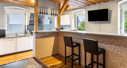 Apartment in Historic Manor – Private Terrace, Garden & Wi-Fi