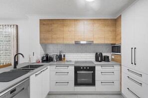 Fridge, microwave, oven, stovetop - Mermaid Beach Hideaway - Family Getaway (Mermaid Beach)