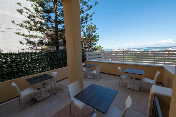 Outdoor dining - B&B Teresita (Gallipoli)