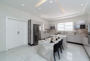 Fridge, microwave, oven, stovetop - Majestic Mediterranean Living - Bedrooms 4, Sleeps up to 10 Guests, Private Pool (Mezraya)