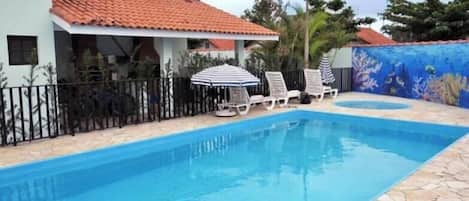2 outdoor pools