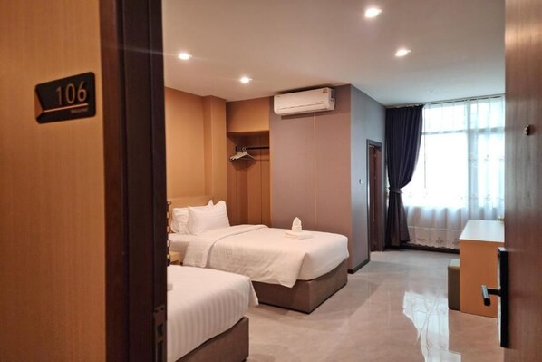 Room, 1 Bedroom, Smoking, Hot Tub | 1 bedroom - Room-velin Pattaya Hotel-family 1 (Pattaya)