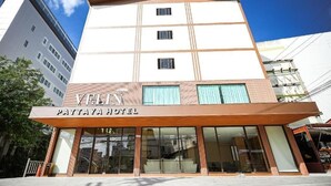 A multi-story building with a sign reading 'VELIN PATTAYA HOTEL'. - Room-velin Pattaya Hotel-central Pattaya (Pattaya)