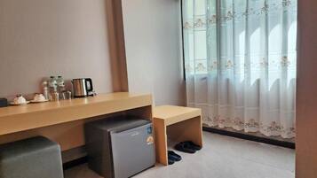 Room, 1 Bedroom, Smoking | Interior