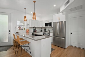 Fridge, microwave, oven, stovetop - Modern 2br Princeville Condo, Pool, Hot Tub, Fitness Center (Princeville)