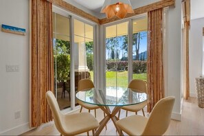Dining - Modern 2br Princeville Condo, Pool, Hot Tub, Fitness Center (Princeville)