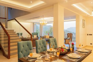 Dining - ELIVAAS privé Royce Cottage 4BHK Villa (Kasauli)