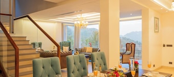 ELIVAAS privé Royce Cottage 4BHK Villa