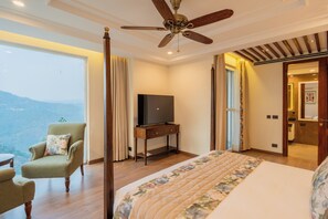 Luxury Villa | Iron/ironing board, free WiFi - ELIVAAS privé Royce Cottage 4BHK Villa (Kasauli)