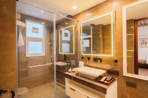 Bathroom - ELIVAAS privé Royce Cottage 4BHK Villa (Kasauli)