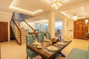 Dining - ELIVAAS privé Royce Cottage 4BHK Villa (Kasauli)