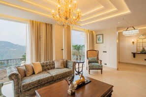 Living area - ELIVAAS privé Royce Cottage 4BHK Villa (Kasauli)