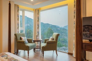 Luxury Villa | Iron/ironing board, free WiFi - ELIVAAS privé Royce Cottage 4BHK Villa (Kasauli)
