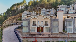 Exterior - ELIVAAS privé Royce Cottage 4BHK Villa (Kasauli)