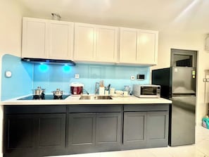 Quarto casal básico | Cozinha privada