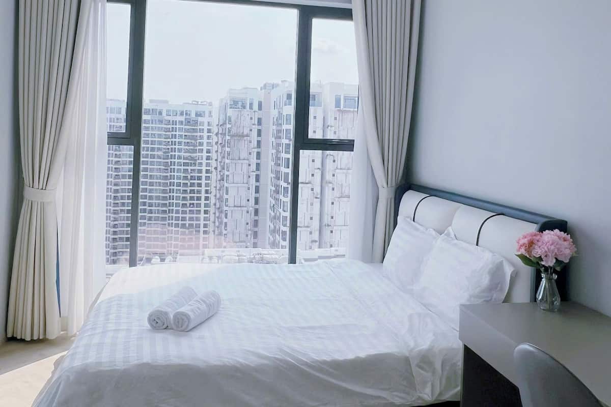 Luxury Apartment, 2 Bathrooms | Premium bedding, memory foam beds, blackout drapes, soundproofing