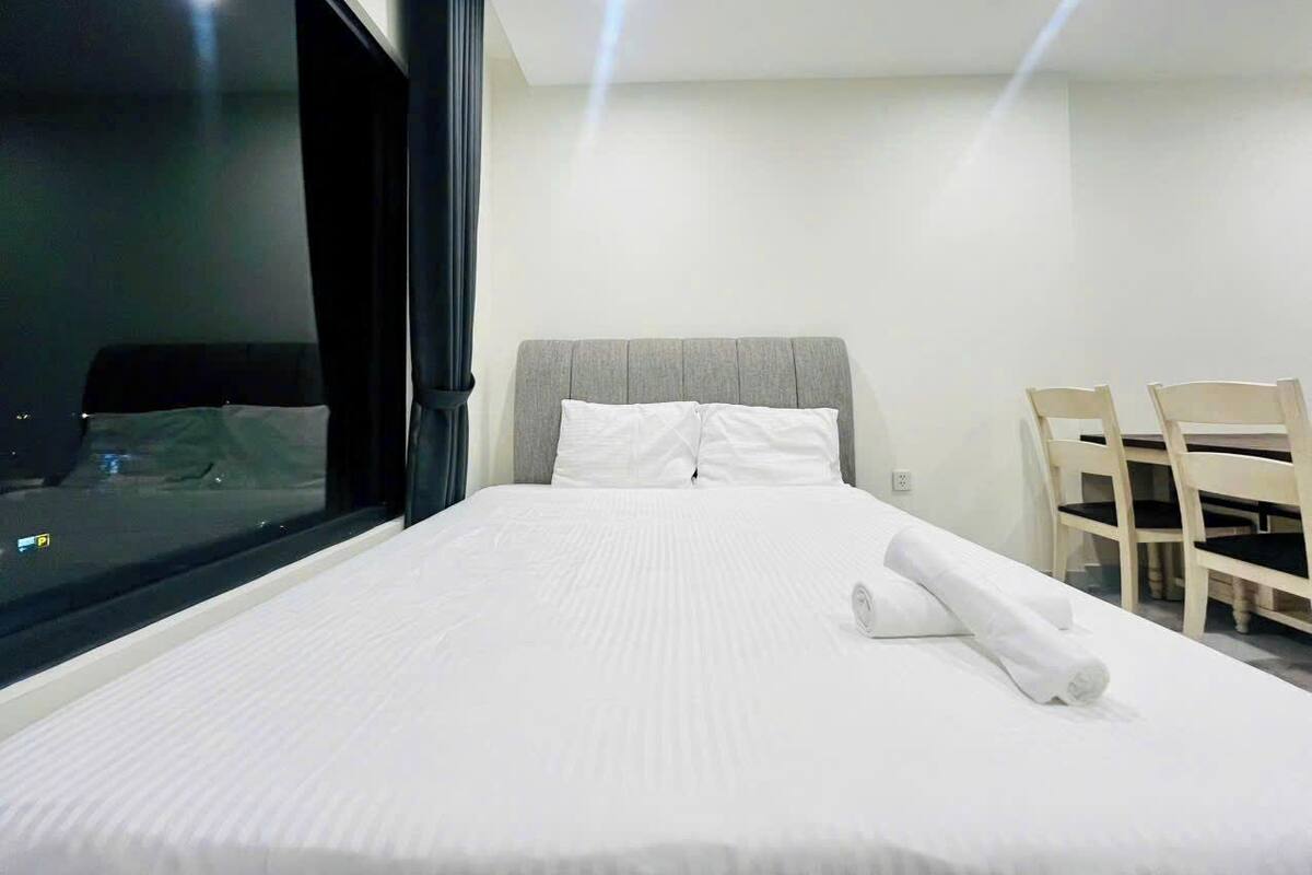 Standard Studio, Balcony | Premium bedding, memory-foam beds, desk, blackout curtains
