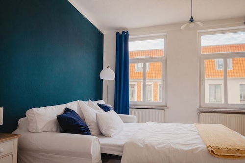 Maritime old town apartment Wismar with WLAN and workstation - 2 rooms