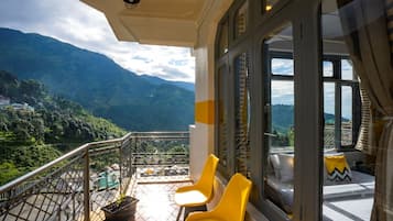 Standard Room with wide valley view | Balcony view