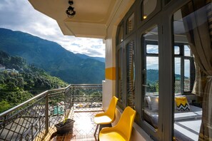 Chambre Standard double, balcon, vue sur la vallée | Vue du balcon