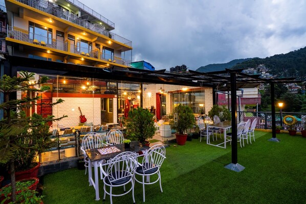 Outdoor dining - PACK McLeodganj (Dharamshala)