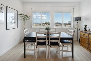 Dining - Apartment 'Ocean City View Loft' with Sea View, Balcony and Wi-Fi (Ponta Delgada)