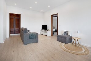 Living area - Apartment 'Ocean City View Loft' with Sea View, Balcony and Wi-Fi (Ponta Delgada)