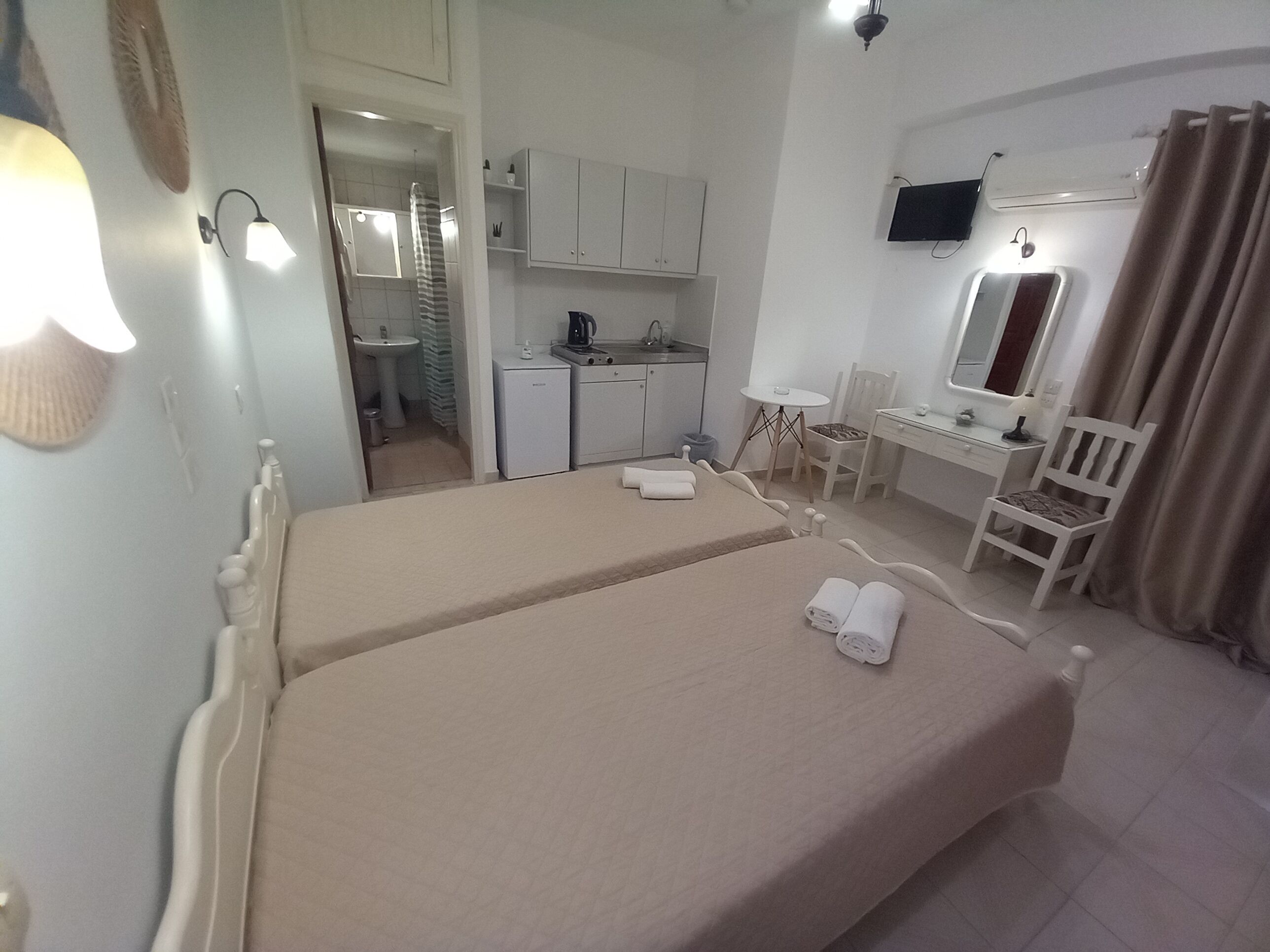 Estudio, balcón, vista al mar