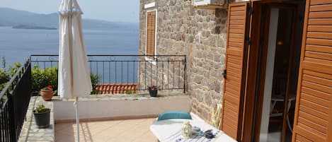 Studio, Balcony, Sea View | Outdoor dining