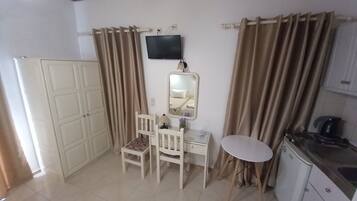 Studio, Balcony, Garden View | Interior