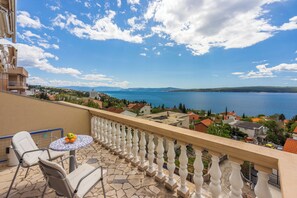 Property grounds - Studio for 2 with balcony and stunning sea view (Dramalj)