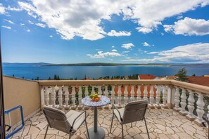 Outdoor dining - Vrbo Property (Dramalj)