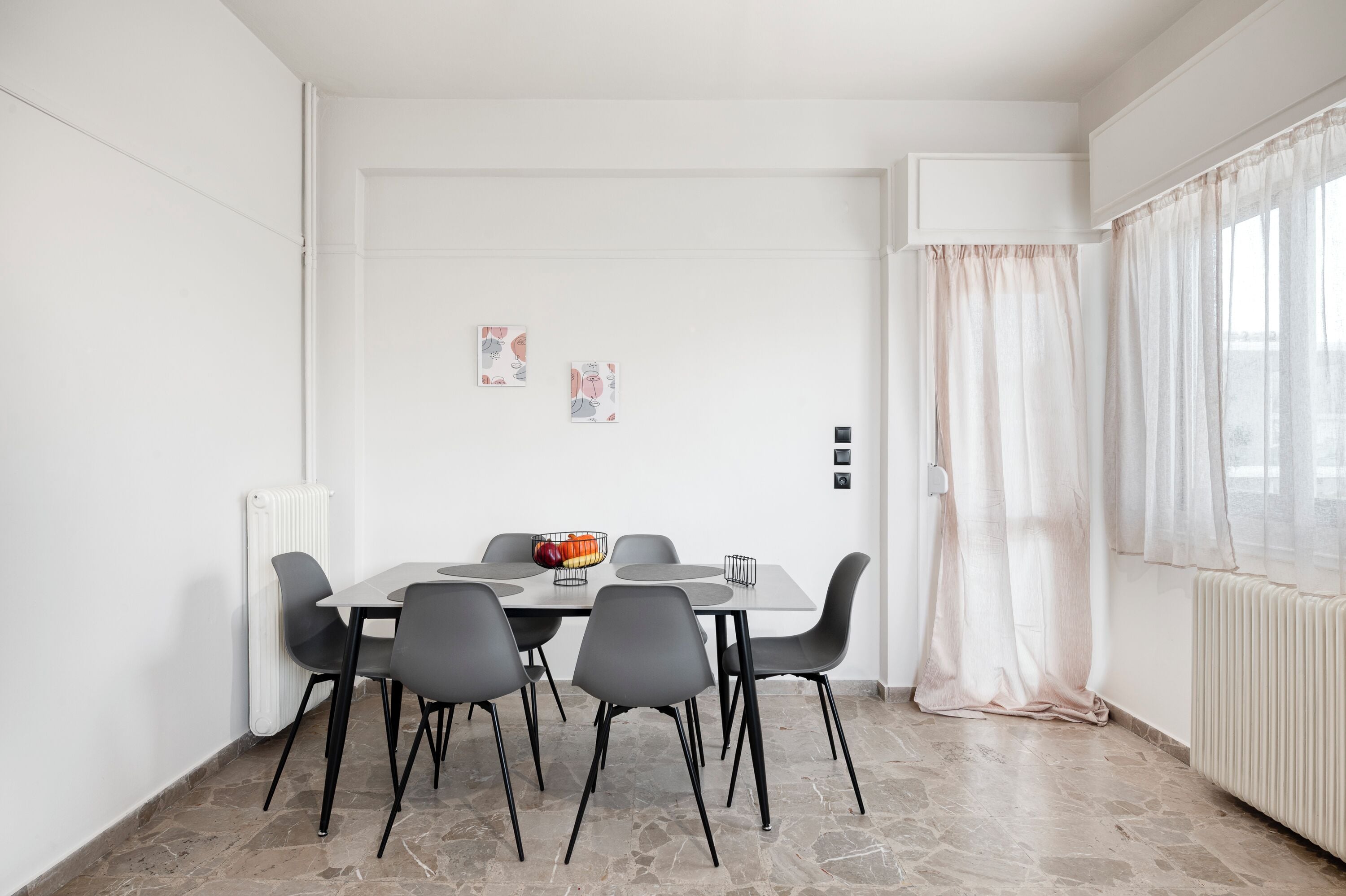 Apartamento familiar, vistas a la ciudad | Restauración