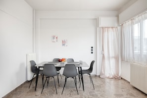 Appartement familial, vue sur la ville | Restauration
