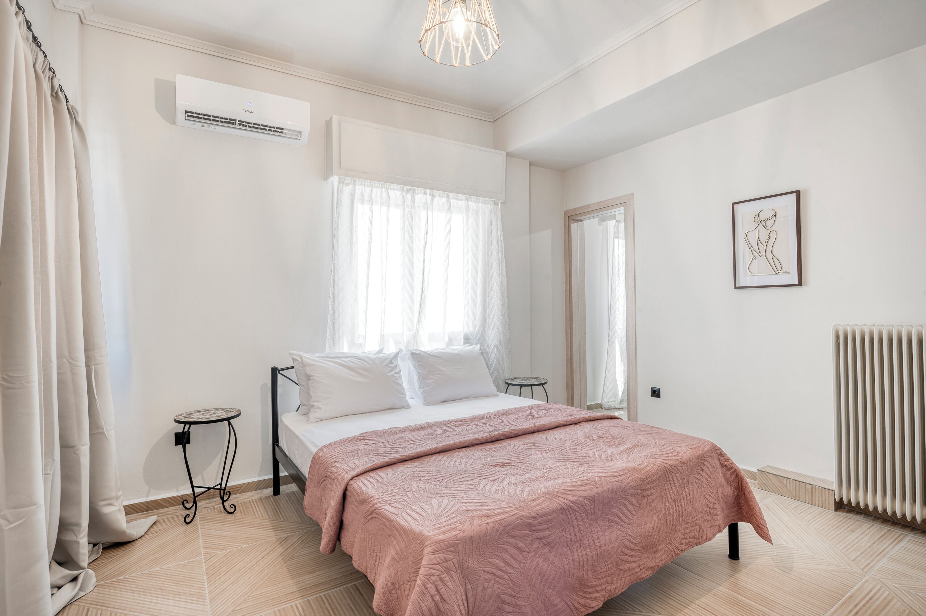 Estudio estándar, vistas al patio | Caja fuerte, tabla de planchar con plancha, wifi gratis