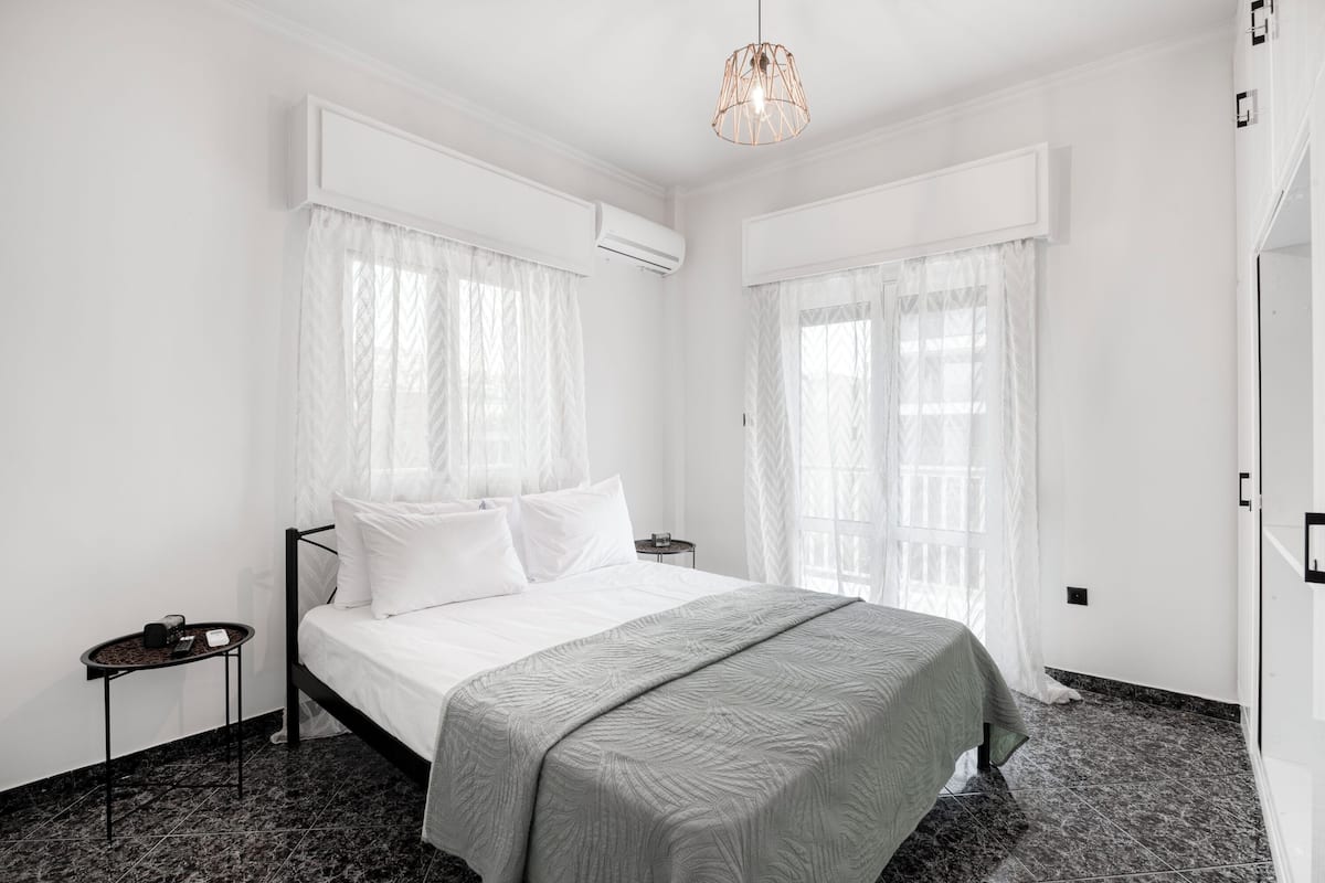 Appartement supérieur, vue sur la mer | Coffre-fort, fer et planche à repasser, accès au Wi-Fi (inclus)