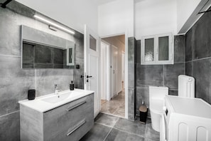 Appartement Familial, vue ville | Salle de bain