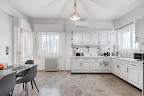Appartement familial, vue sur la ville | Cuisine privée