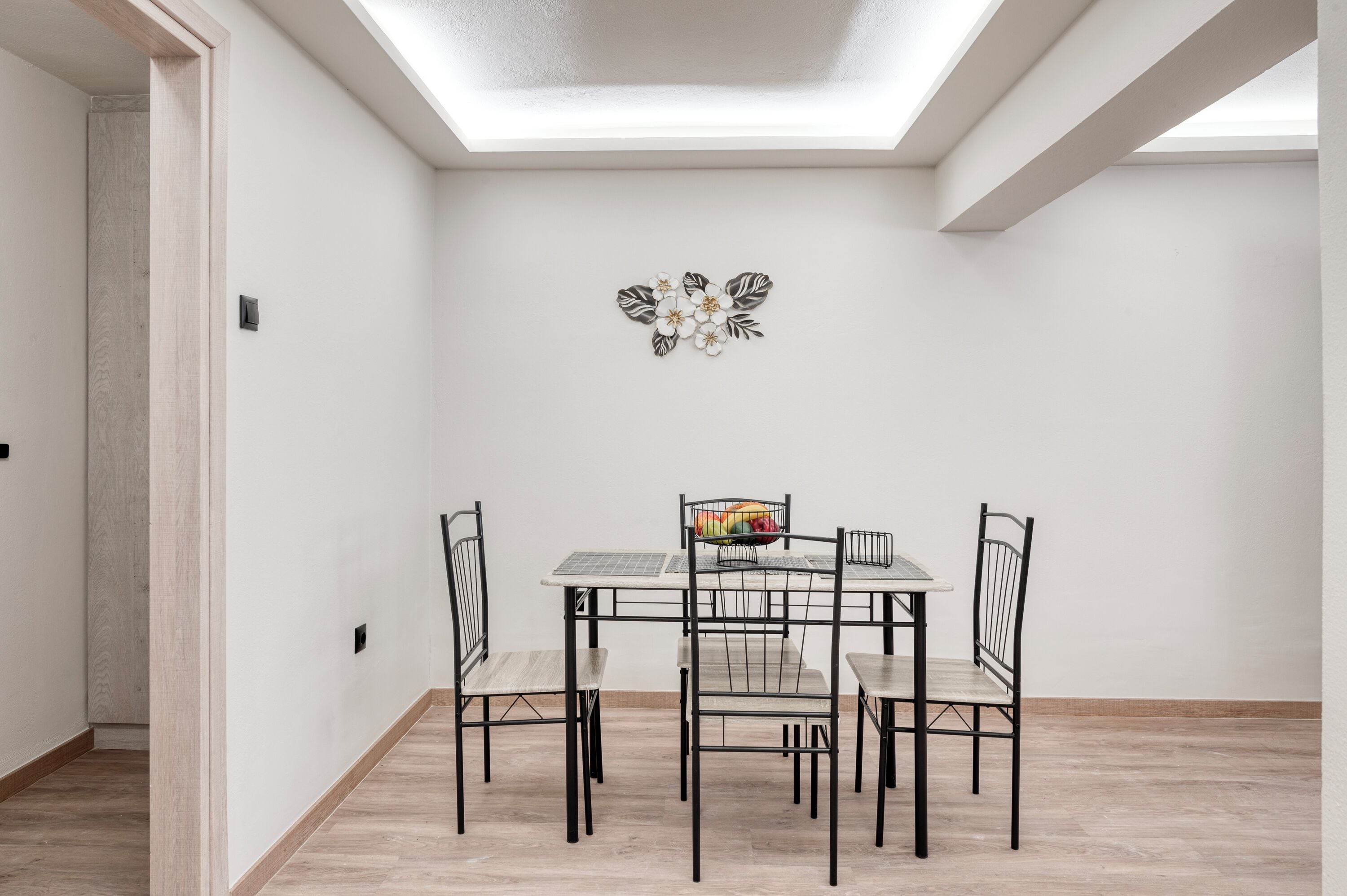 Standard Apartment, Garden View | Dining