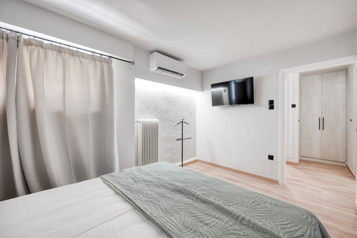 Appartement Standard, vue sur le jardin | Coffre-fort, fer et planche à repasser, accès au Wi-Fi (inclus)