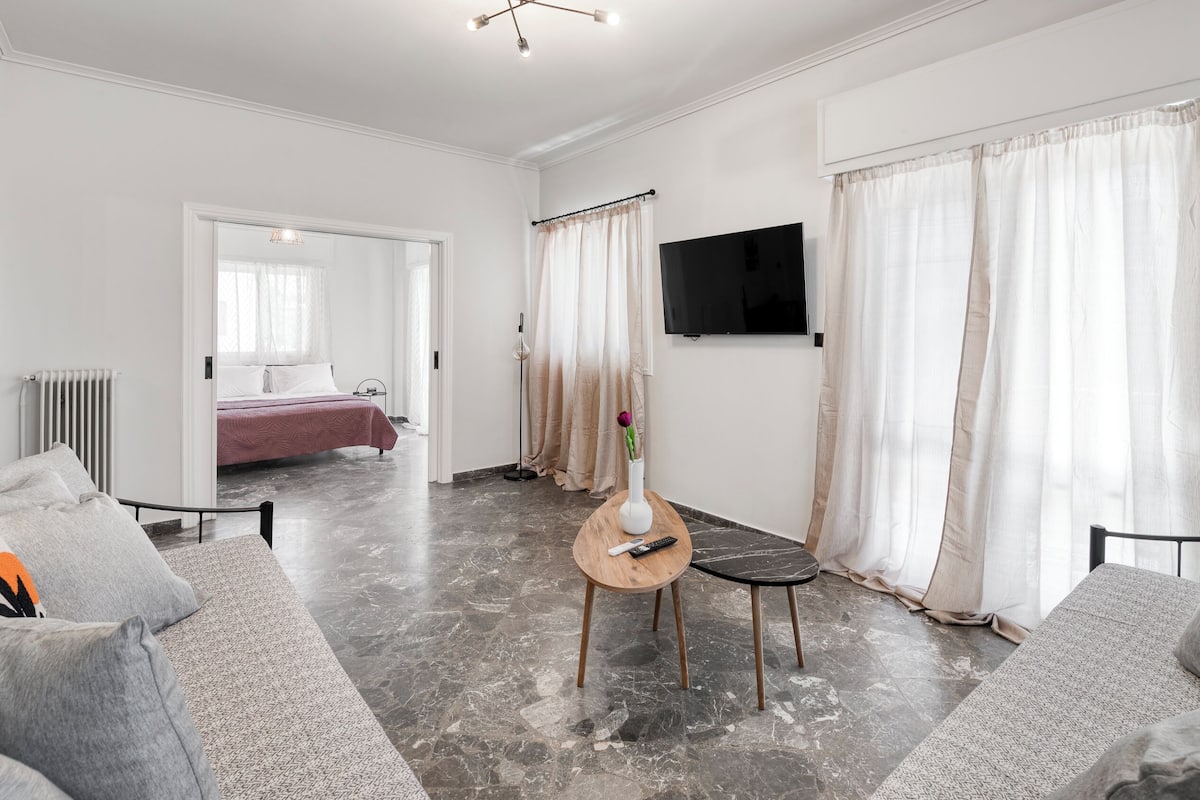 Appartement familial, vue sur la ville | Coffre-fort, fer et planche à repasser, accès au Wi-Fi (inclus)
