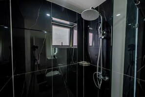 Hair dryer, towels, soap, toilet paper - Luxury 2 bedroom Kilimani Apartment near Yaya Centre | Pool, Gym and fast Wi-Fi (Nairobi)