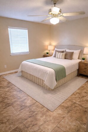 Room - Family-Friendly 4BR Getaway Close to Beaches, Fairhope & Fishing (Summerdale)