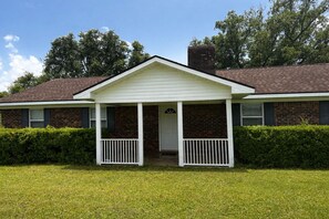 Exterior - Family-Friendly 4BR Getaway Close to Beaches, Fairhope & Fishing (Summerdale)