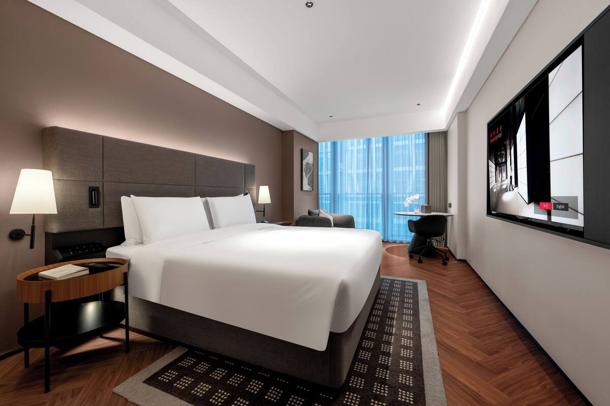 Premium bedding, minibar (free items), desk, laptop workspace