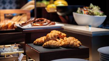 Daily buffet breakfast for a fee
