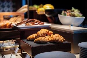 Café da manhã com buffet todos os dias mediante uma taxa