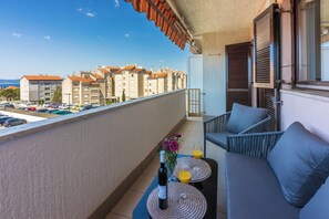 Property grounds - Modern vacation apartment for 2 in the heart of Novi Vinodolski (Novi Vinodolski)