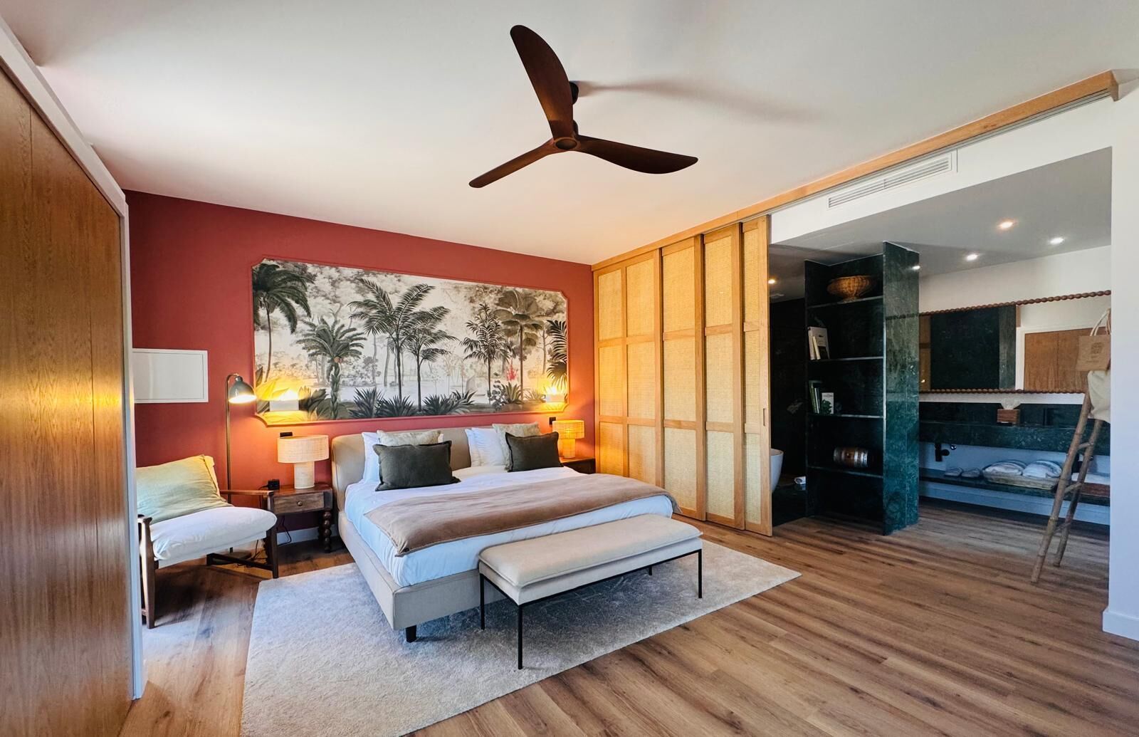 Luxury Double Room, 1 King Bed, Bathtub, Vineyard View