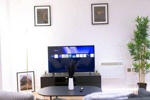 Deluxe Apartment | Interior - Birmingham City Centre Apts - 2BR (Birmingham)